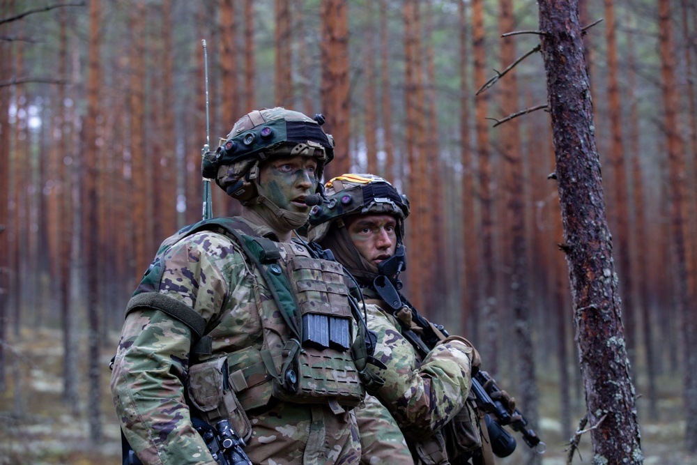 U.S. Army Staff Sgts. Ryan Cardiff and Devon Penrod communicate during Exercise Arrow 22
