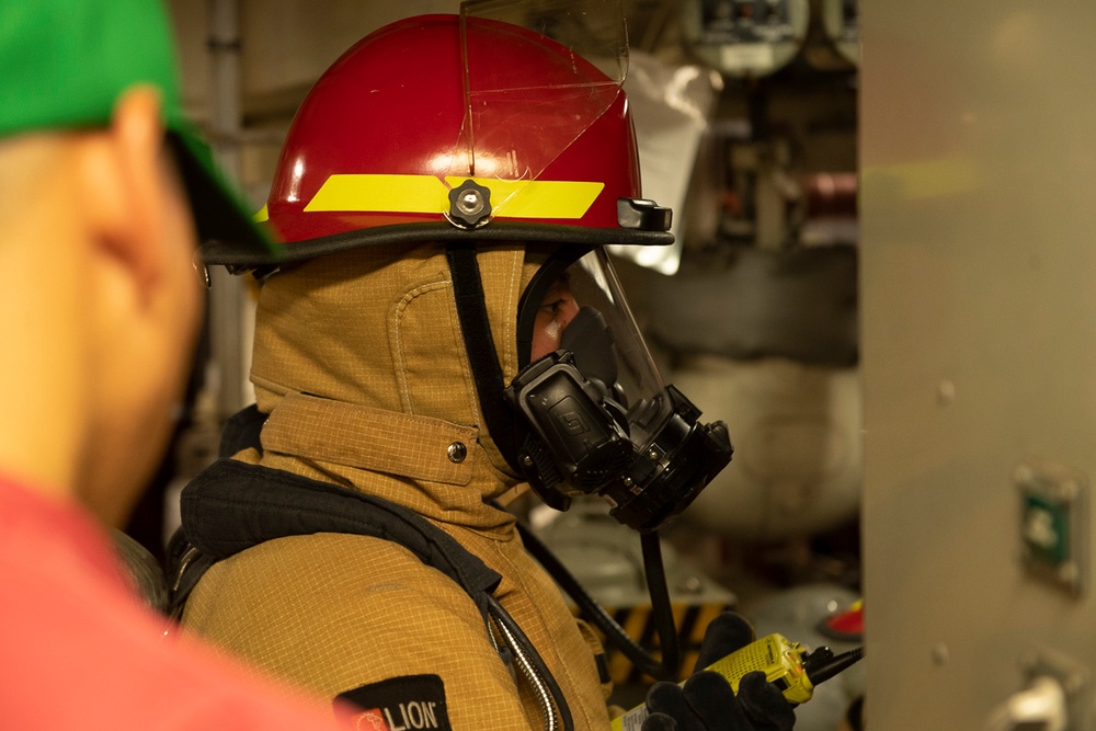 DVIDS - Images - Damage Control Drill [Image 4 of 4]