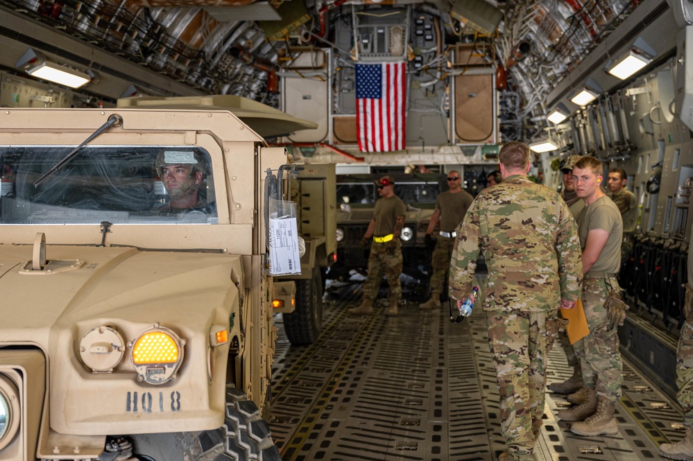 U.S. Army executes tactical command post air movement