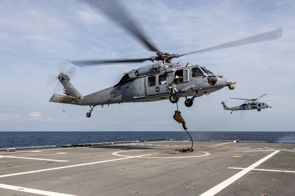 USS Charleston (LCS 18) and EODMU 11 participate in Noble Vanguard