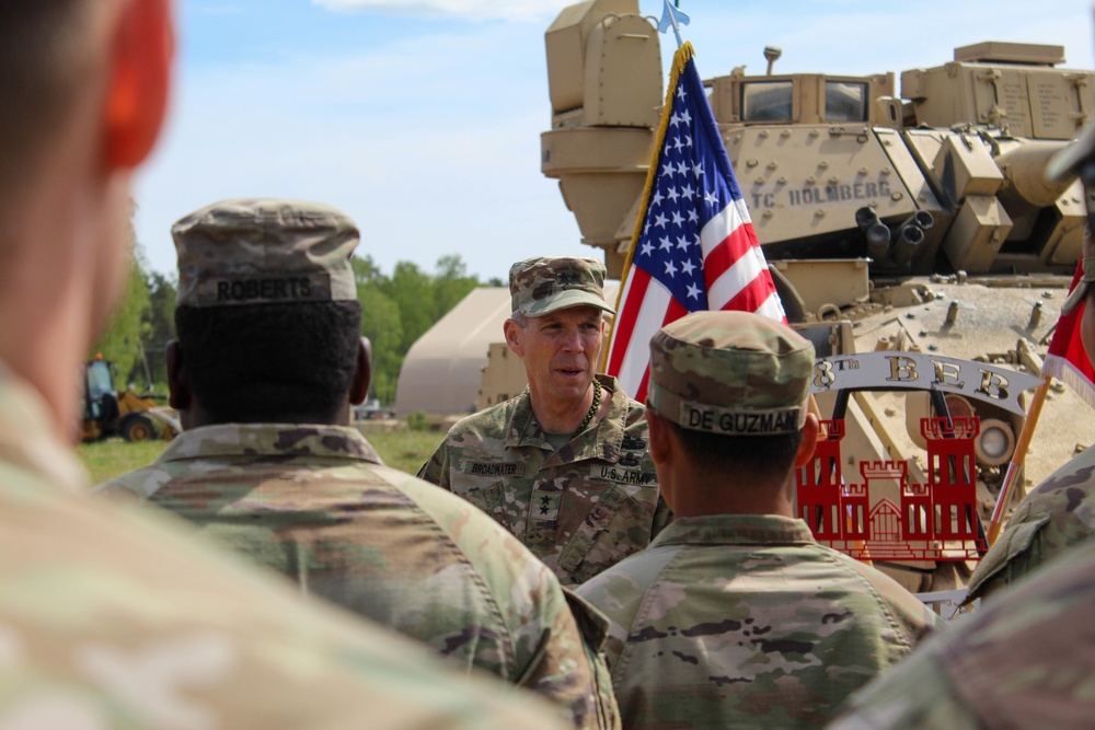 Soldier re-enlists at Poland with V Corps deputy commanding general Soldier re-enlists at Poland with V Corps deputy commanding general