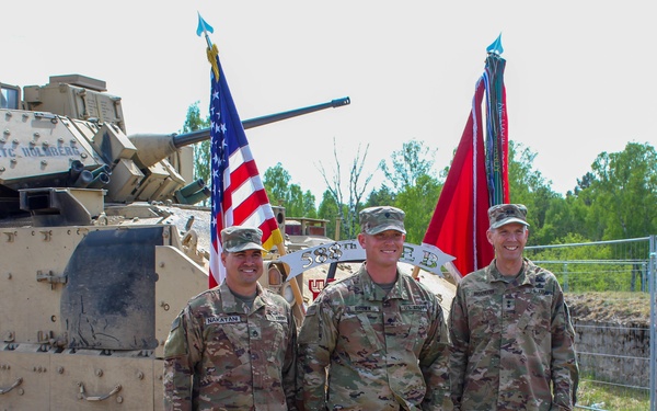 Soldier re-enlists at Poland with V Corps deputy commanding general