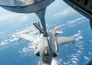 Aerial Refueling: Nomad Lightning