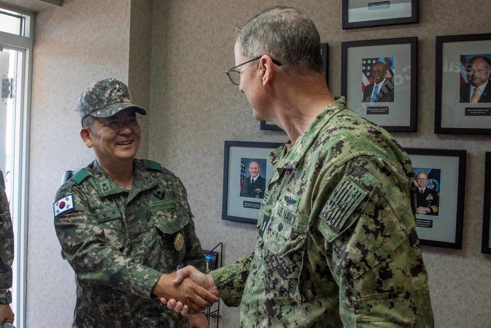 Commander, Republic of Korea Transportation Command Visits MSC