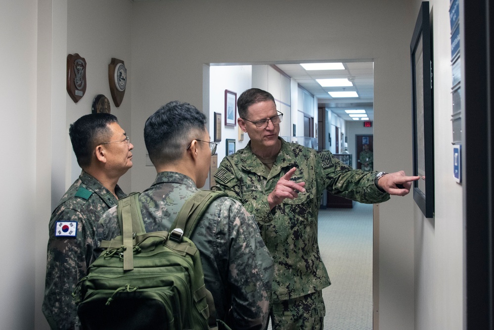 Commander, Republic of Korea Transportation Command Visits MSC