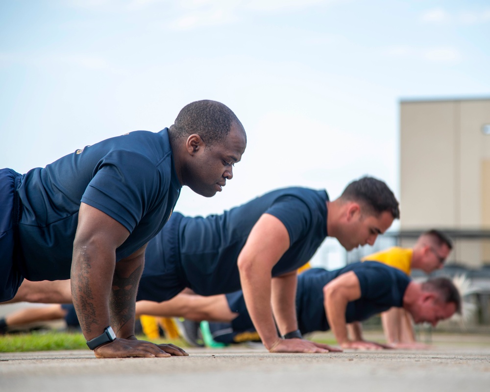 Reserve Sailors Participate in PFA