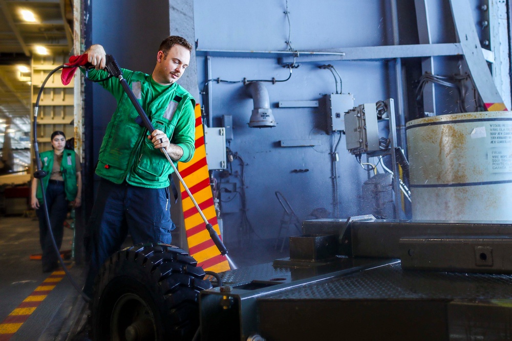 Abraham Lincoln conducts flight operations