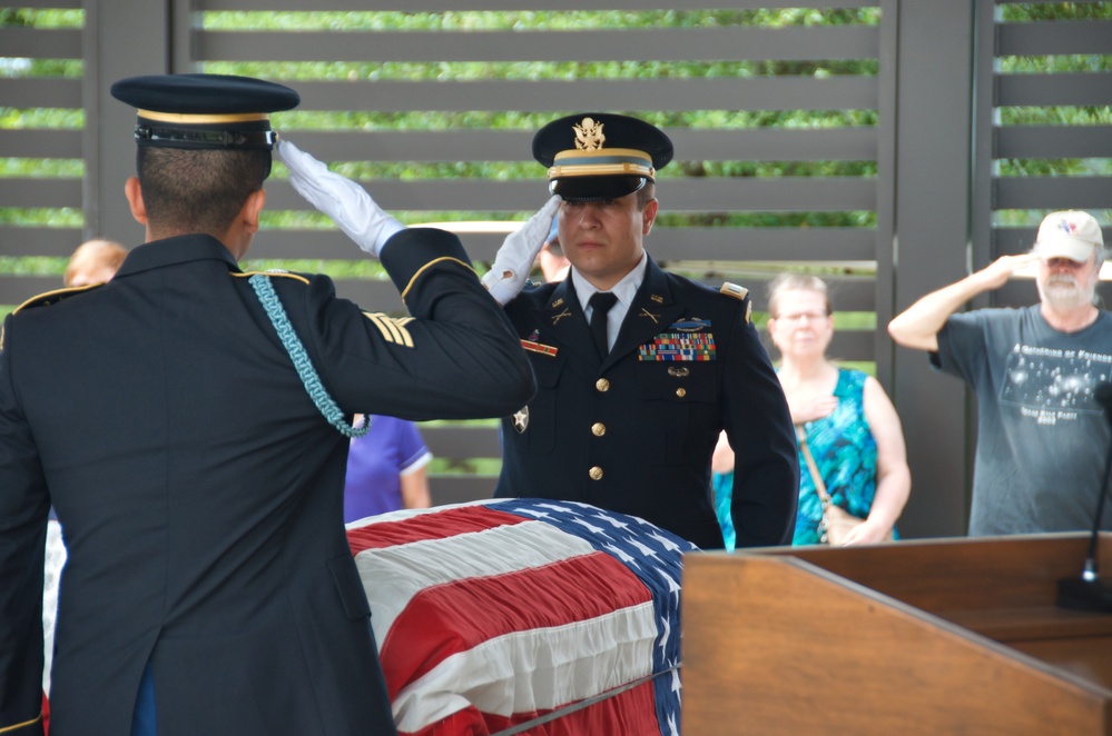 Fort Hood Soldiers, military community, honor veteran laid to rest