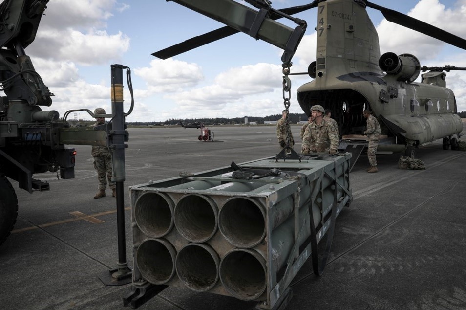 ‘Thunderbolt’ Soldiers Train with 446th Airlift Wing to Develop Rapid Resupply Methods in an Expeditionary Environment