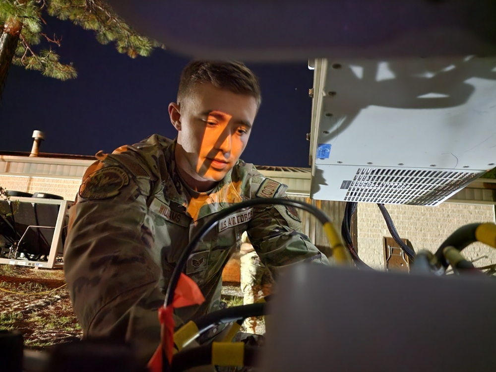 280th SOCS provides communication systems during Emerald Warrior 22.1