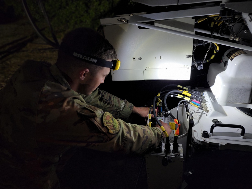 280th SOCS provides communication systems during Emerald Warrior 22.1