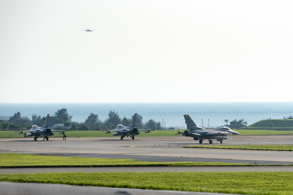 Fighting Falcons flock Kadena