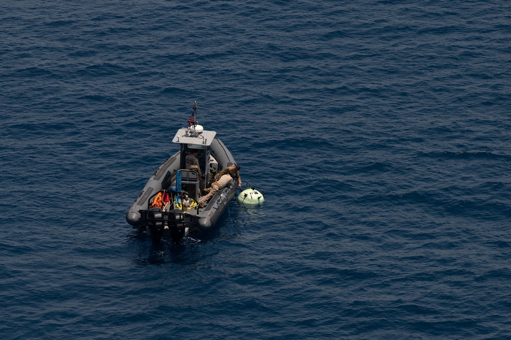 Floating mine response training during Noble Vanguard