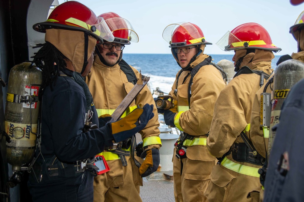 USS Jason Dunham (DDG 109) Conducts an In-Port Emergency Team Fire Drill