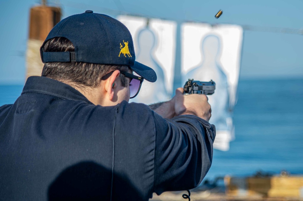 USS Jason Dunham (DDG 109) Conducts a Gun Shoot