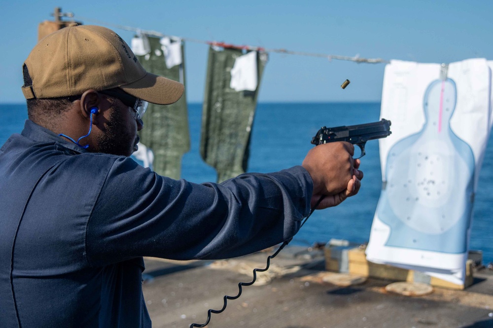 USS Jason Dunham (DDG 109) Conducts a Gun Shoot