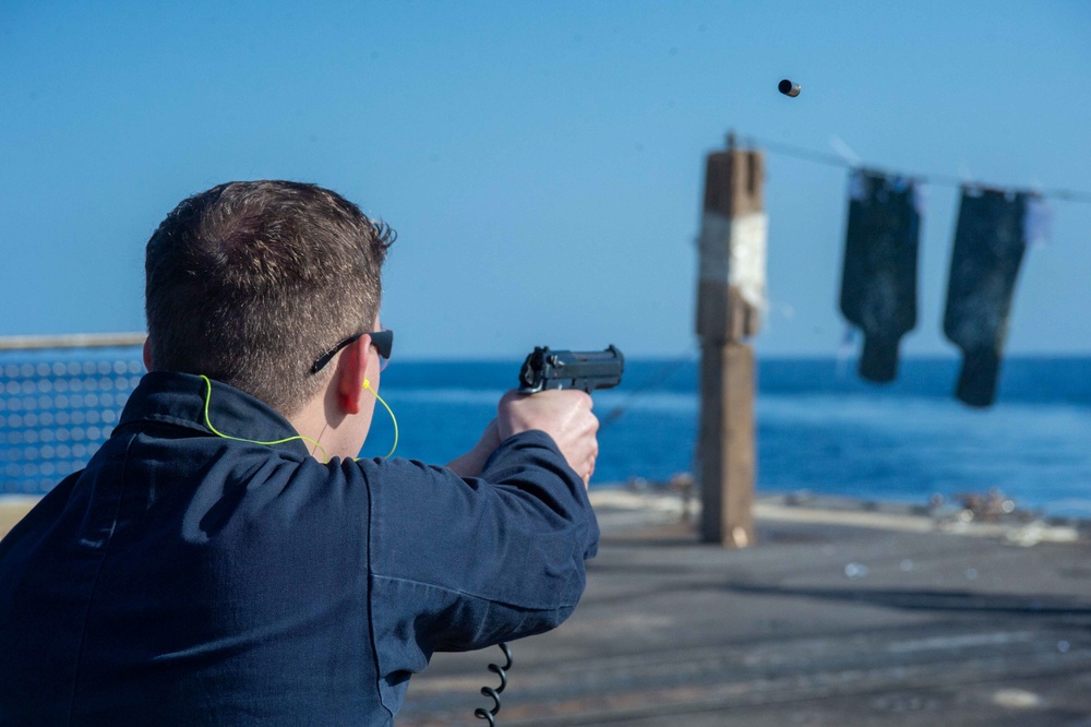 USS Jason Dunham (DDG 109) Conducts a Gun Shoot