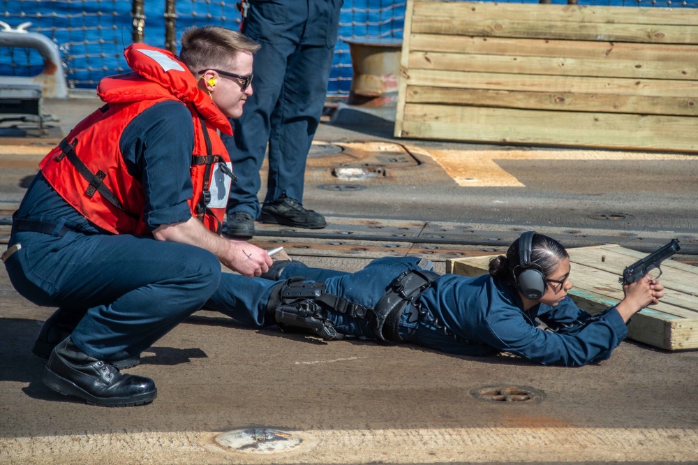 USS Jason Dunham (DDG 109) Conducts a Gun Shoot