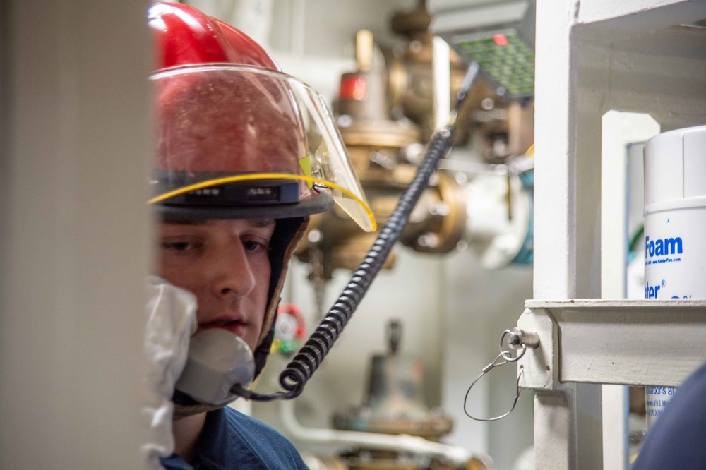 USS Jason Dunham (DDG 109) Conducts an In-Port Emergency Team Drill