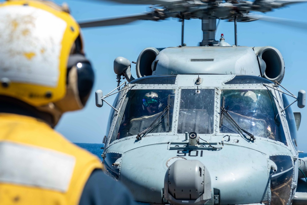 USS Jason Dunham (DDG 109) Conducts Flight Operations