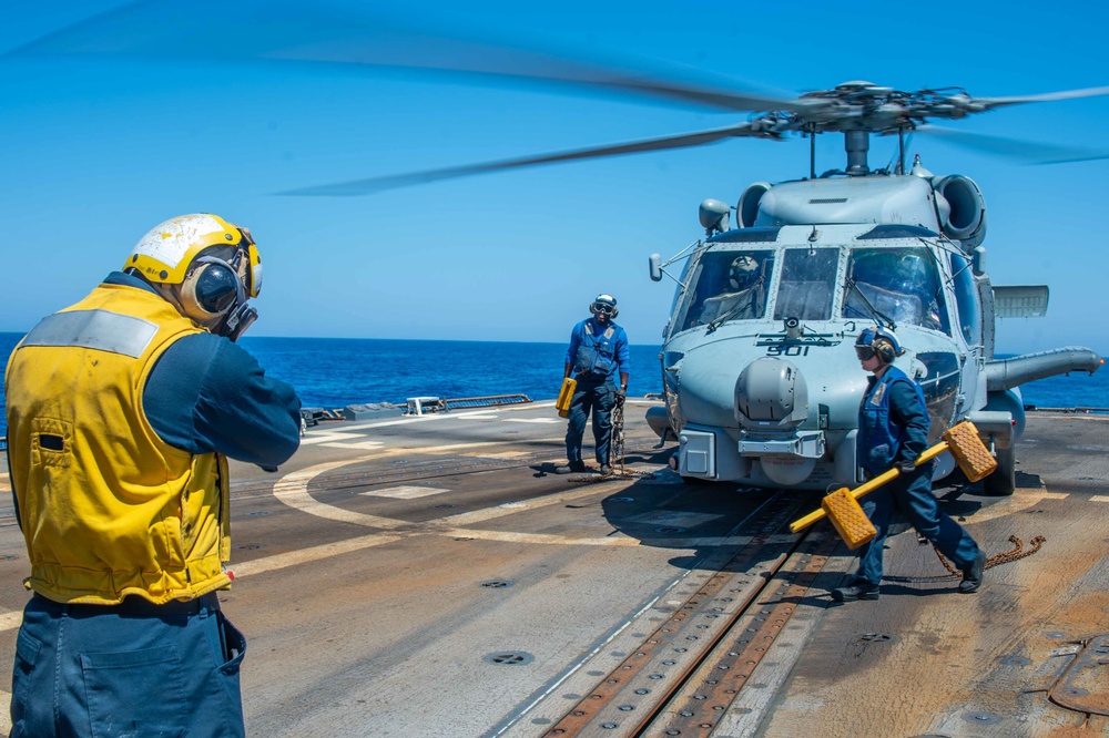 USS Jason Dunham (DDG 109) Conducts Flight Operations