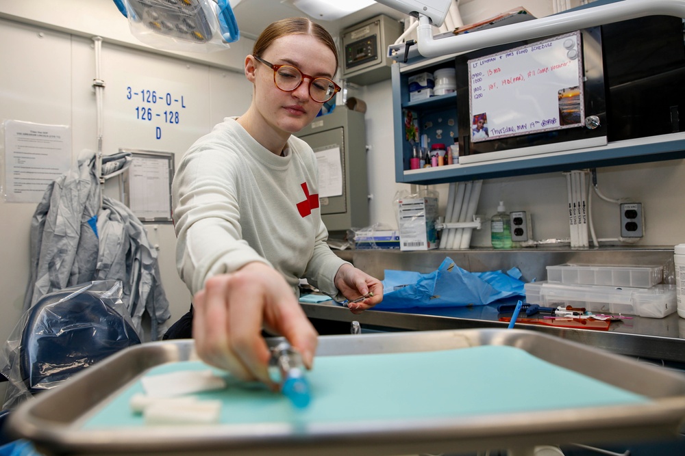 Abraham Lincoln Sailors perform dental procedures