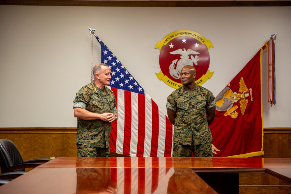 Lt. Gen. Jurney Presents a Commemorative Plaque to Brig. Gen. Henderson