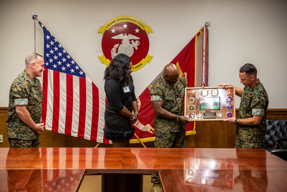 Lt. Gen. Jurney Presents a Commemorative Plaque to Brig. Gen. Henderson