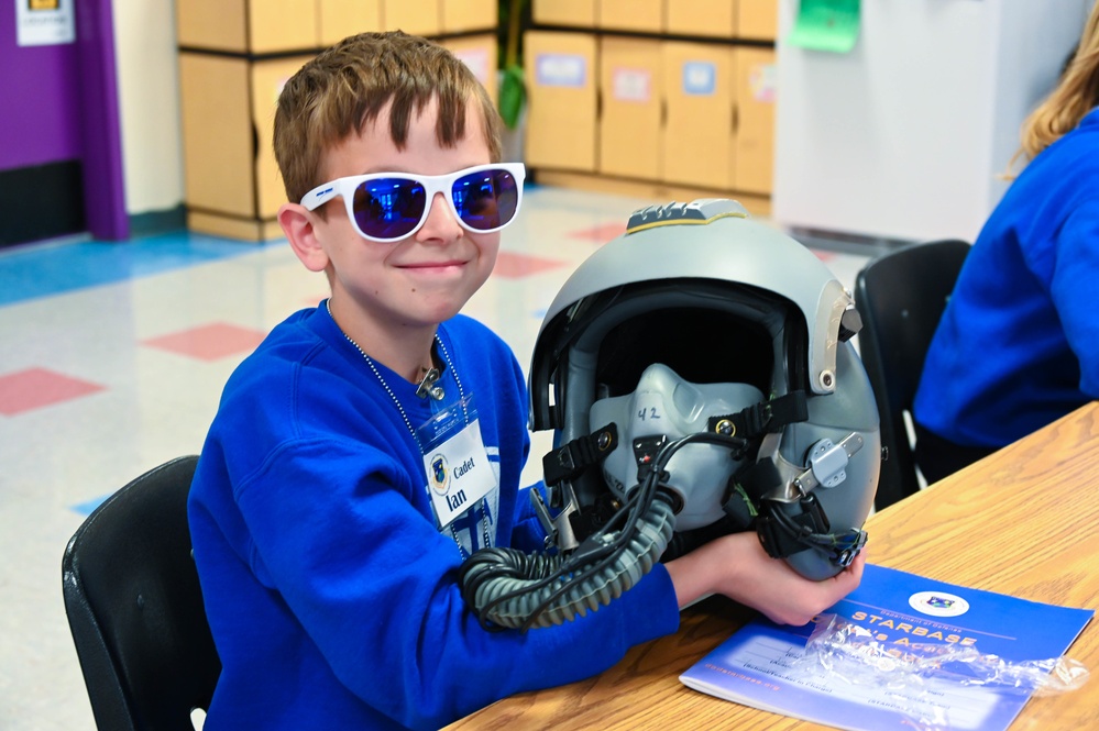 Tinker employees teach students about STEM career opportunities at STARBASE Oklahoma