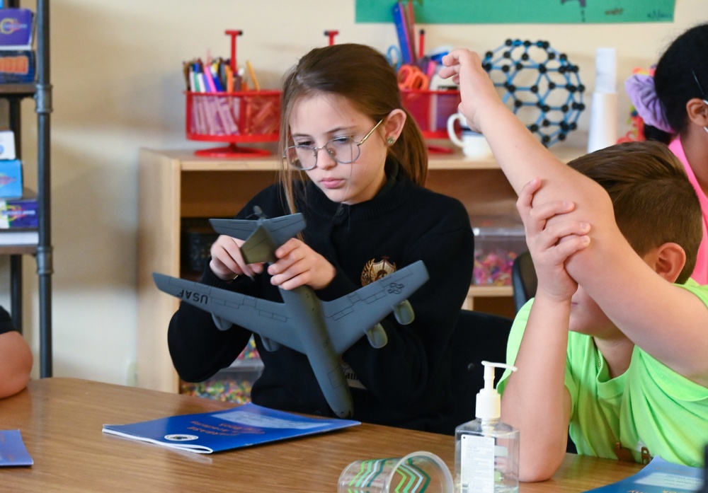 Tinker employees teach students about STEM career opportunities at STARBASE Oklahoma