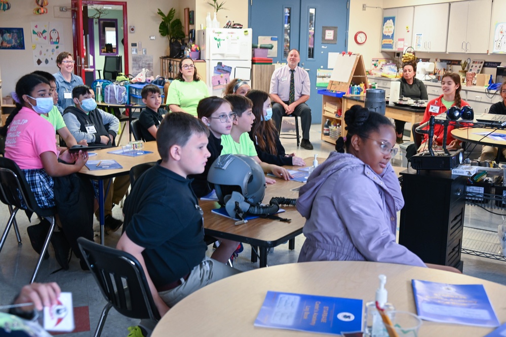 Tinker employees teach students about STEM career opportunities at STARBASE Oklahoma