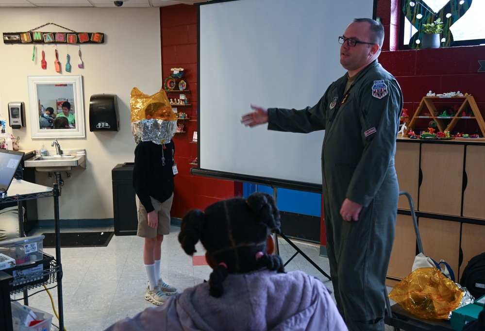 Tinker employees teach students about STEM career opportunities at STARBASE Oklahoma
