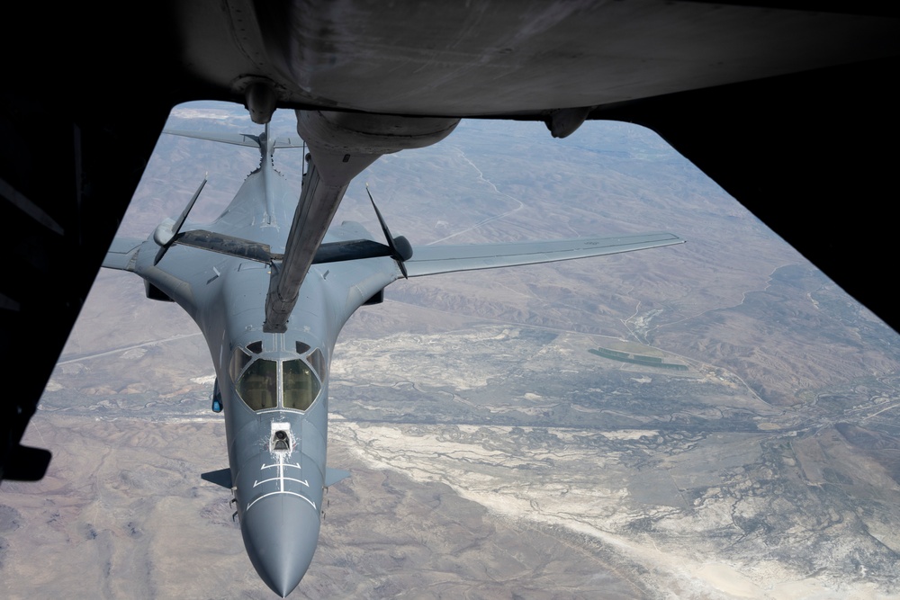 All-female 'Parade of Heavies' performs in 'Wings Over Solano' air show