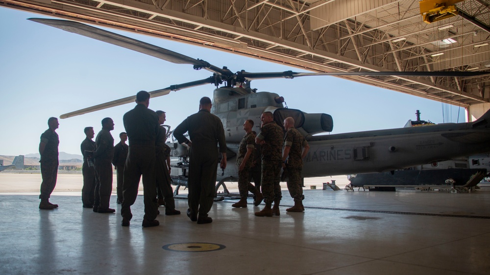 Commanding General of Marine Forces, Pacific visits Marine Aircraft Group 39
