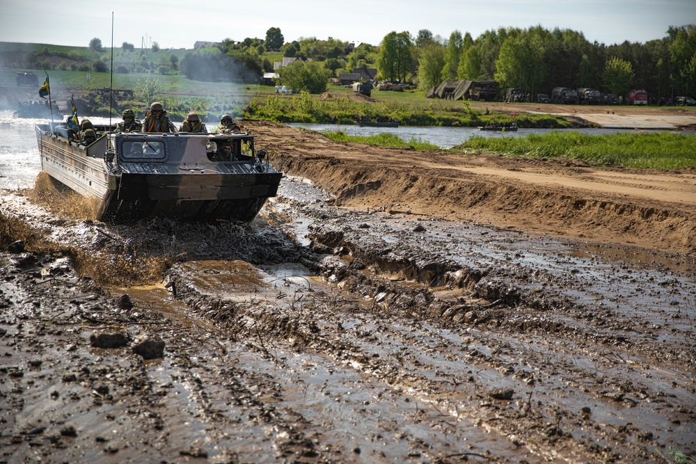 NATO Allies Complete Historic Wet-Gap Crossing