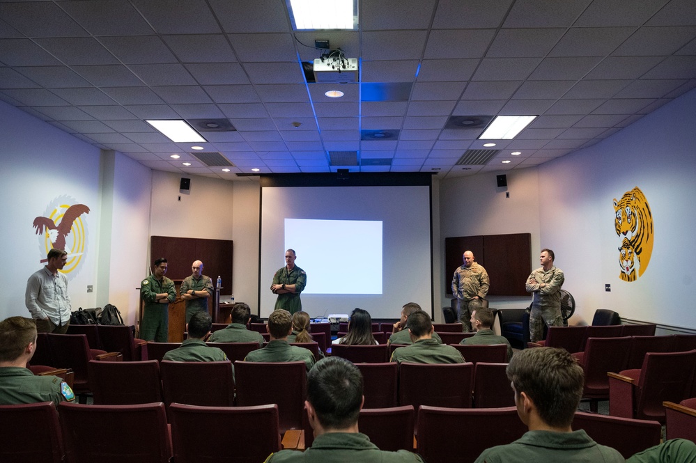 Air Commandos visit Columbus AFB to engage with undergraduate pilots
