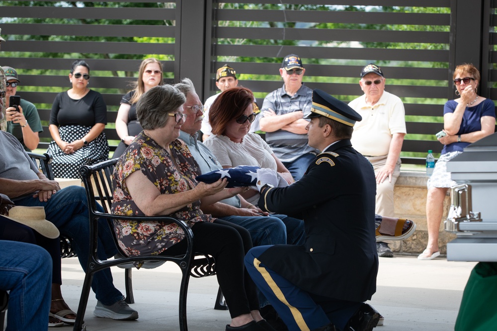 Fort Hood Soldiers, military community, honor veteran laid to rest