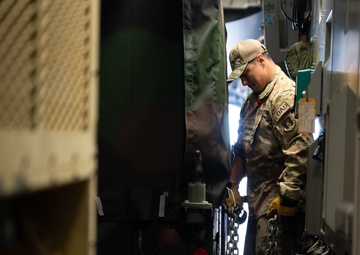 Australian, U.S. aircrew swap seats for exercise Global Dexterity