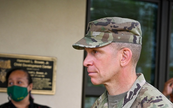 SMA visits 25th Infantry Division