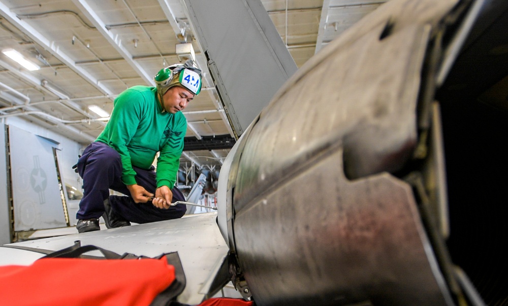 Nimitz Aircraft Maintenance