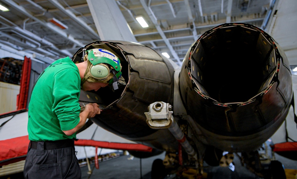 Nimitz Aircraft Maintenance