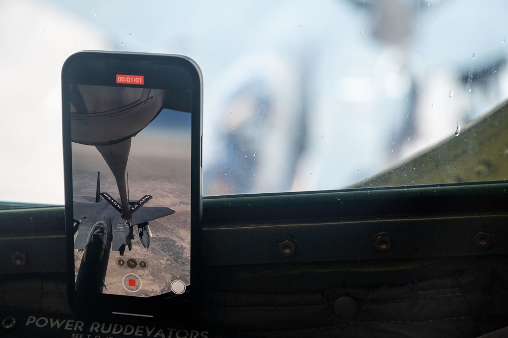 U.S. Air Force KC-135 refuels F-15s