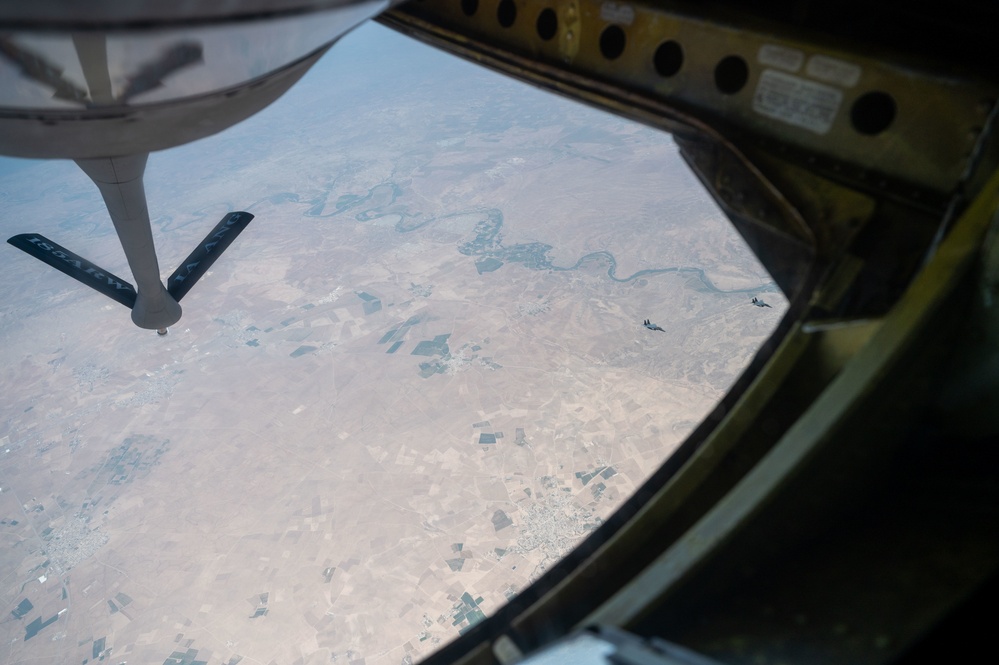 U.S. Air Force KC-135 refuels F-15s