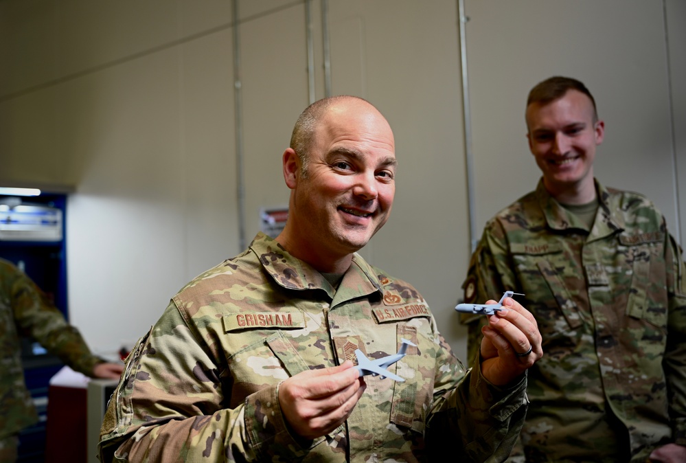 521st AMOW Command Chief visits 728 AMS