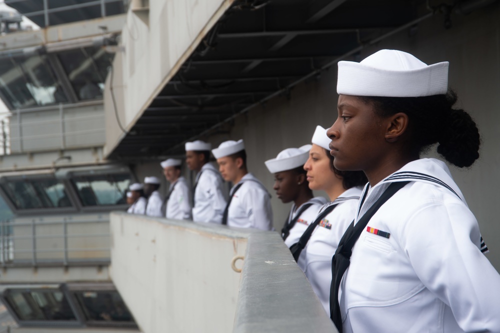 USS Ronald Reagan (CVN 76) Sailors Man the Rails