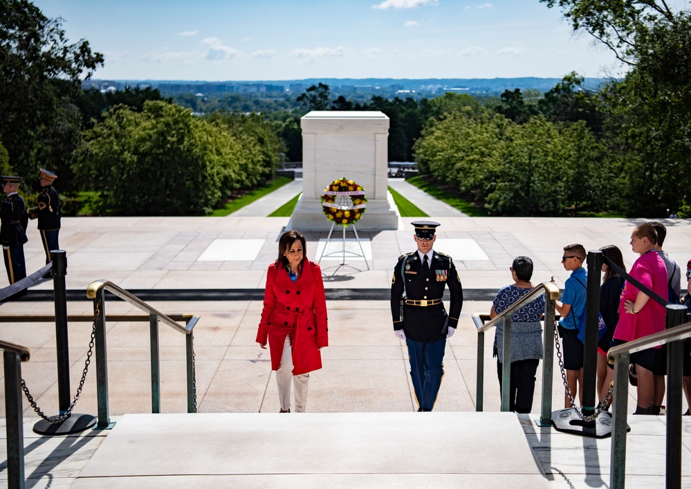 Spanish Minister of Defense Margarita Robles Participates in a Public Wreath-Laying Ceremony at the Tomb of the Unknown Soldier