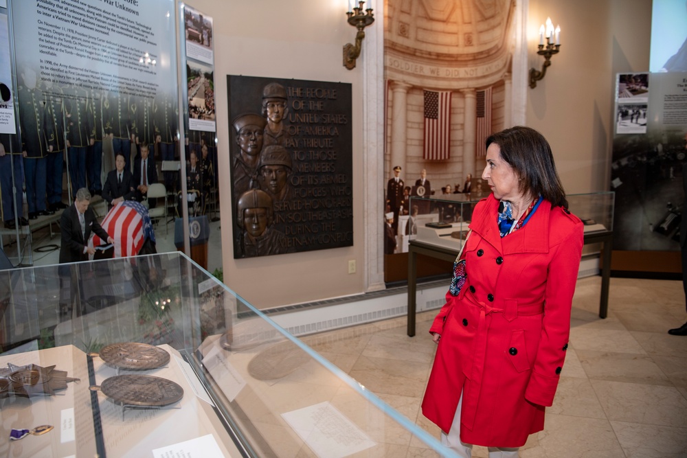 Spanish Minister of Defense Margarita Robles Participates in a Public Wreath-Laying Ceremony at the Tomb of the Unknown Soldier