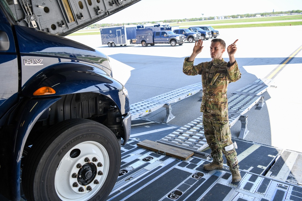 Army and Air Force undergo static load training on C-17