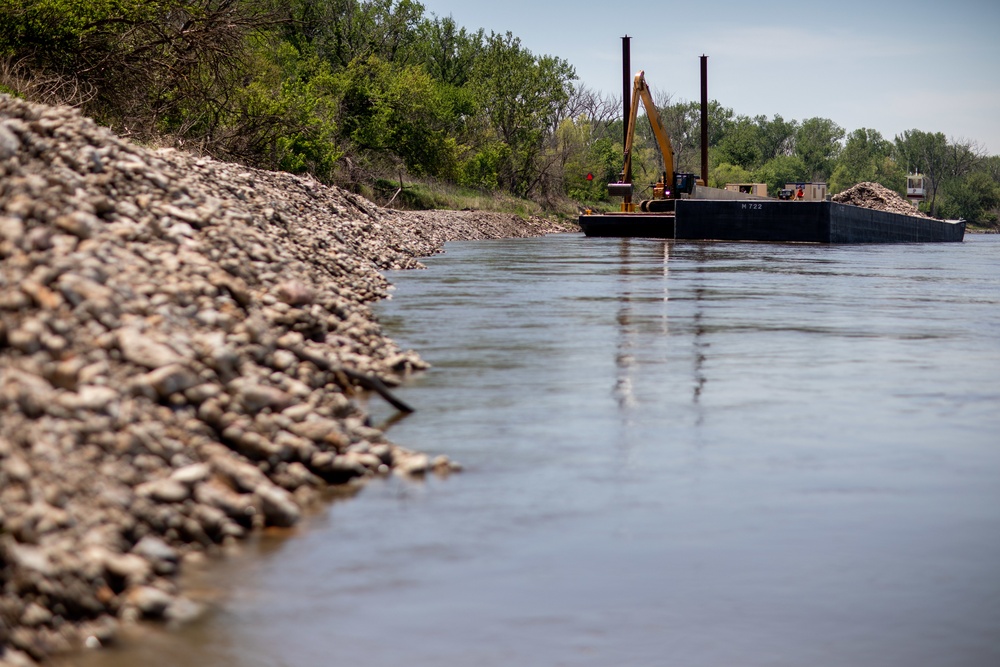 USACE Omaha District's Florence Bedrock Removal Project on the Missouri River