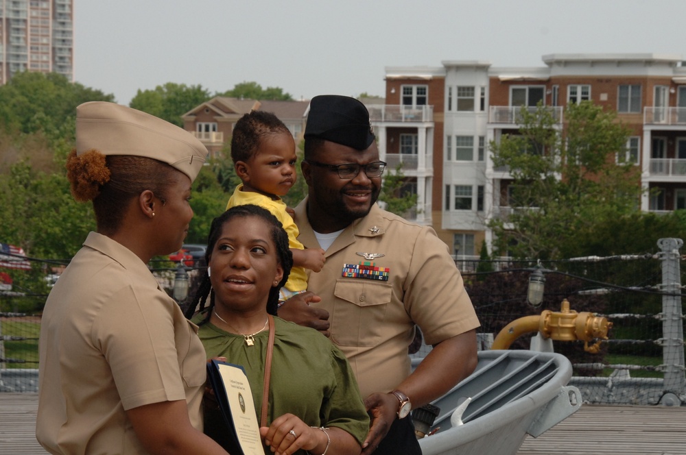 Naval Museum hosts a reenlistment ceremony